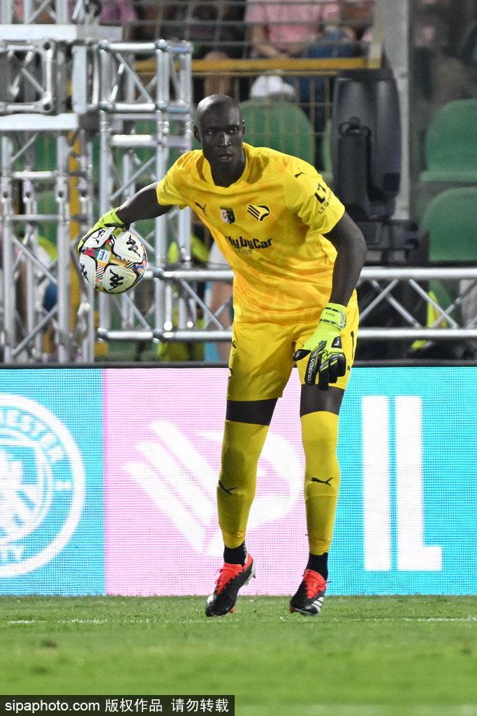 曼城2600万镑签下多纳鲁马:门将市场的新风向标